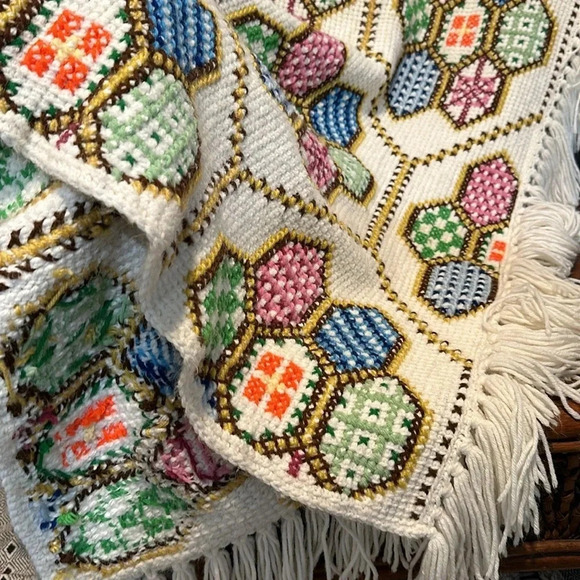 VINTAGE 60'S COTTAGECORE TUNISIAN CROCHET WITH HEXAGON OVERLAY STITCH AFGHAN - Picture 4 of 7